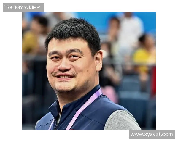 姚明携笑容挑战极限拔河赛展现运动精神与团队合作魅力 姚明携笑容挑战极限拔河赛展现运动精神与团队合作魅力