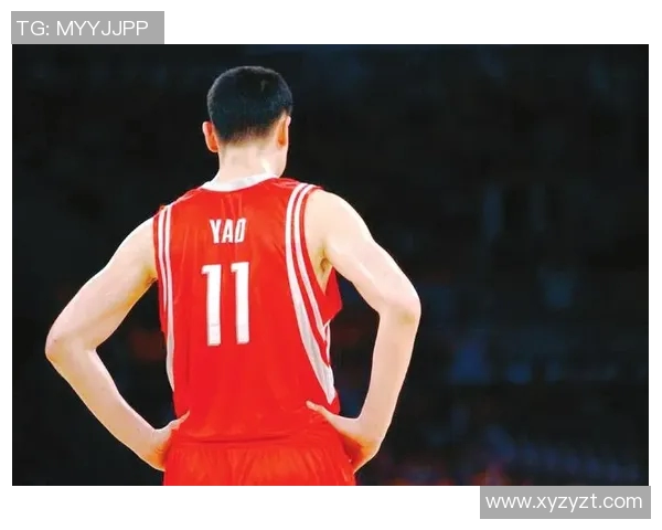 姚明温情回应与球迷拥抱瞬间展现体育精神与人性关怀